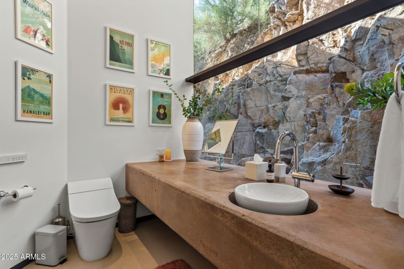 14-web-or-mls-7517 N Moonlight Ln--42