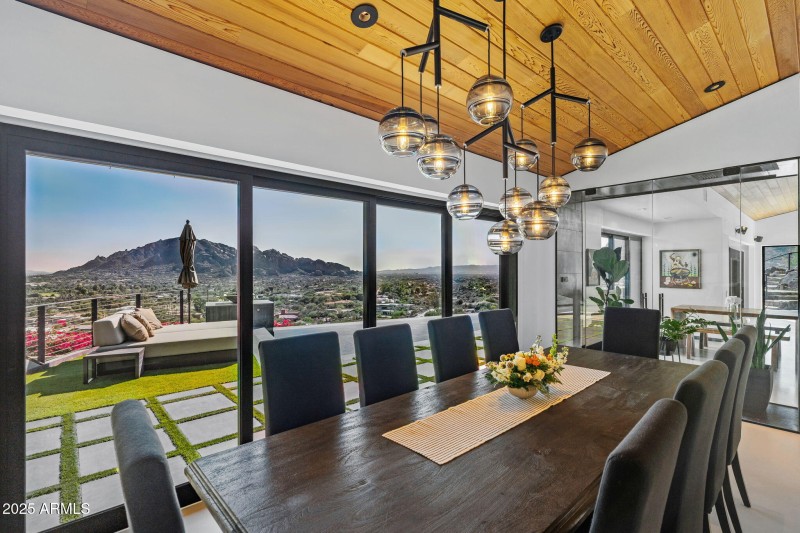 15-web-or-mls-7517 N Moonlight Ln--45