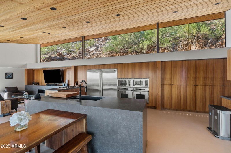 17-web-or-mls-7517 N Moonlight Ln--47