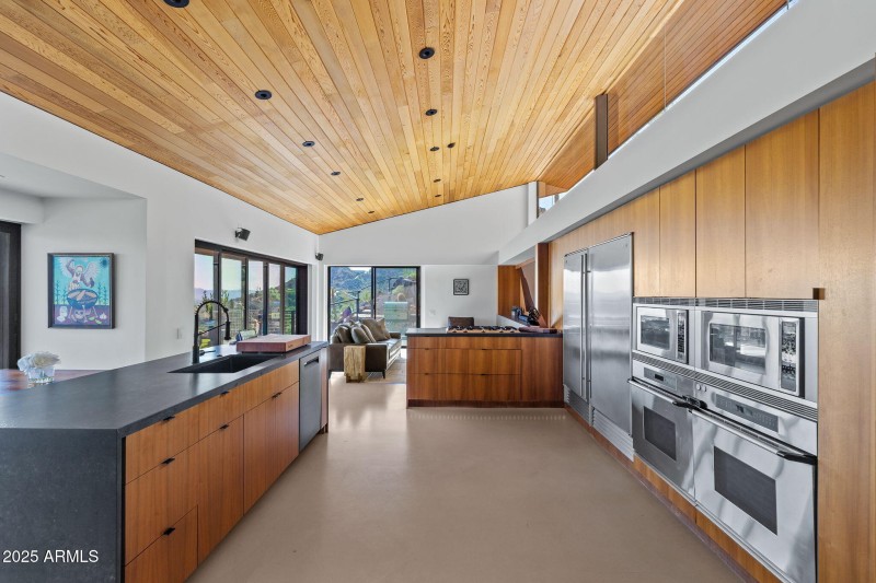 21-web-or-mls-7517 N Moonlight Ln--51