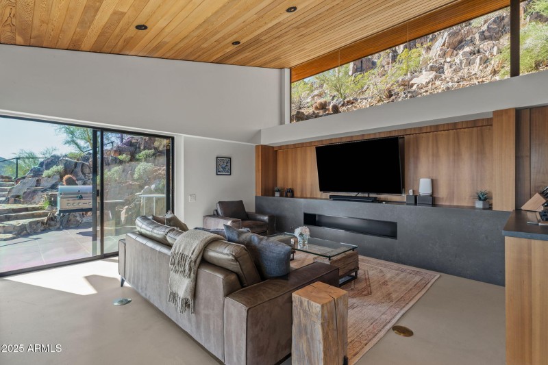 30-web-or-mls-7517 N Moonlight Ln--60