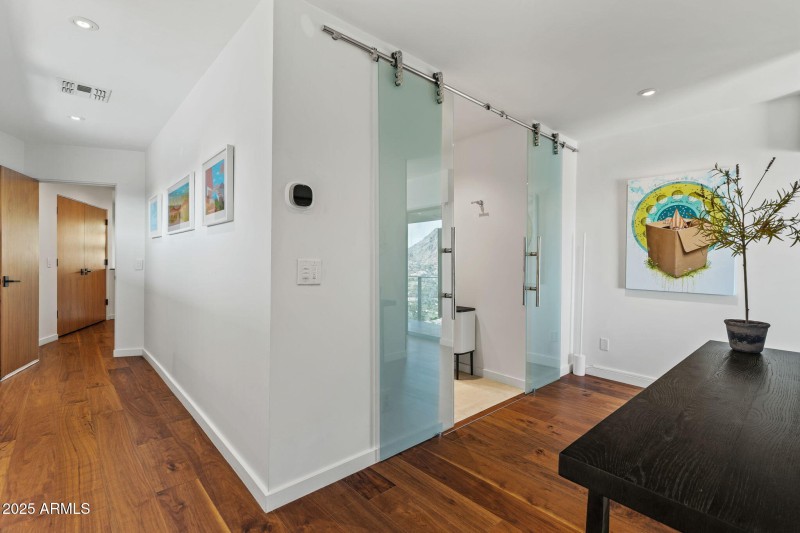 67-web-or-mls-7517 N Moonlight Ln--76