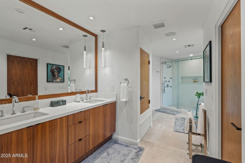 70-web-or-mls-7517 N Moonlight Ln--65