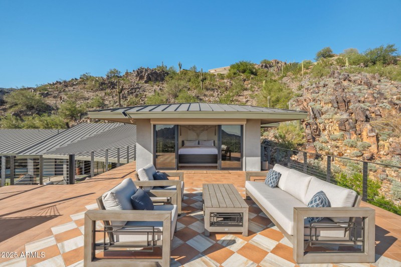 88-web-or-mls-7517 N Moonlight Ln--83