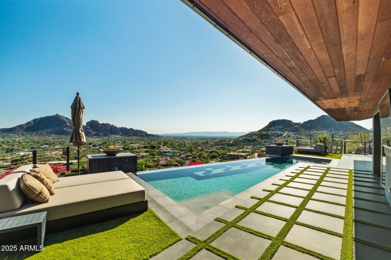 93-web-or-mls-7517 N Moonlight Ln--91