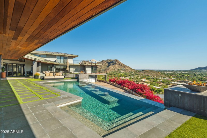 94-web-or-mls-7517 N Moonlight Ln--92