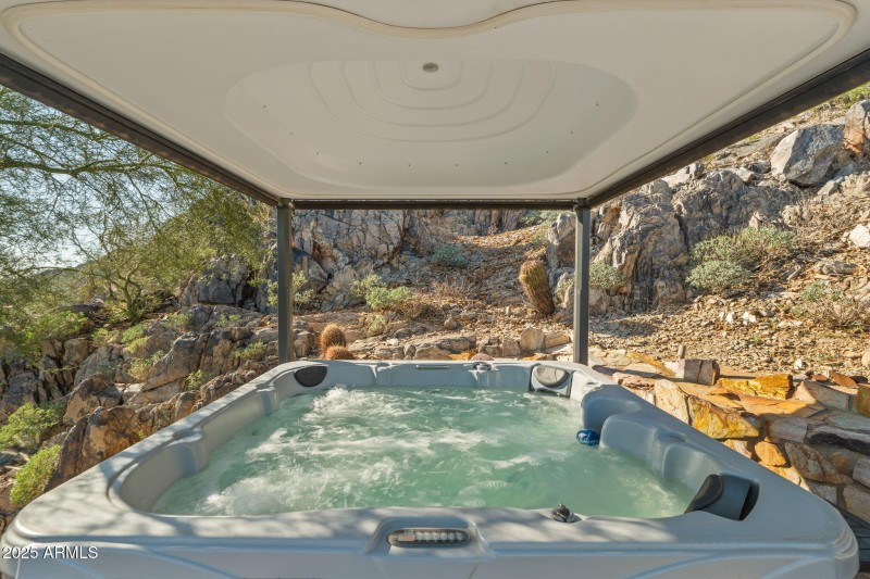 99-web-or-mls-7517 N Moonlight Ln--97