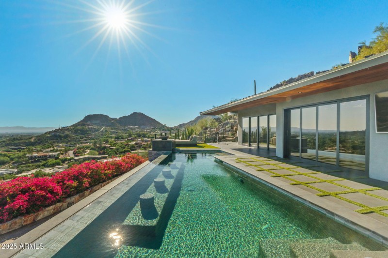 103-web-or-mls-7517 N Moonlight Ln--101