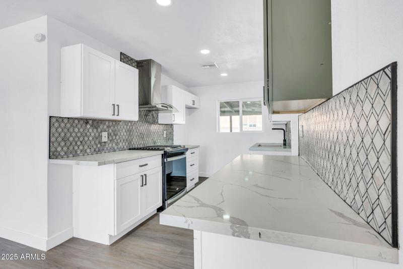 3328 E Willetta St-11