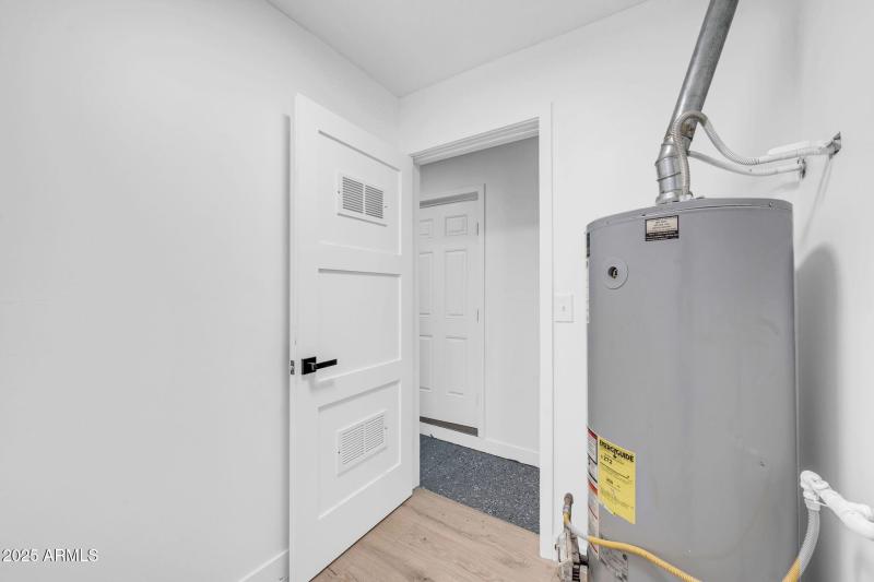 3328 E Willetta St-18