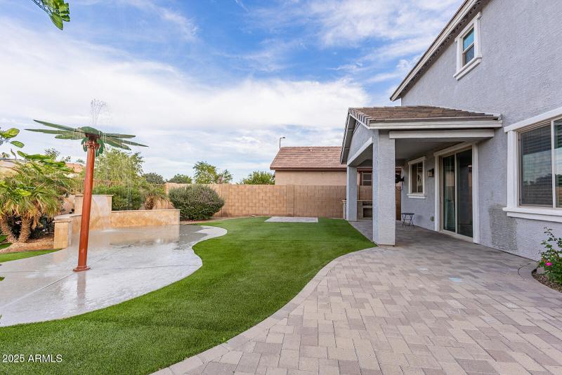 3312 E Russell St-30