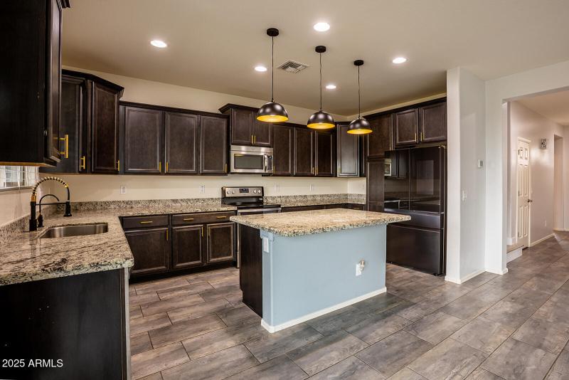 3312 E Russell St-13