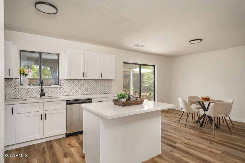 4-web-or-mls-415-w-fir-st