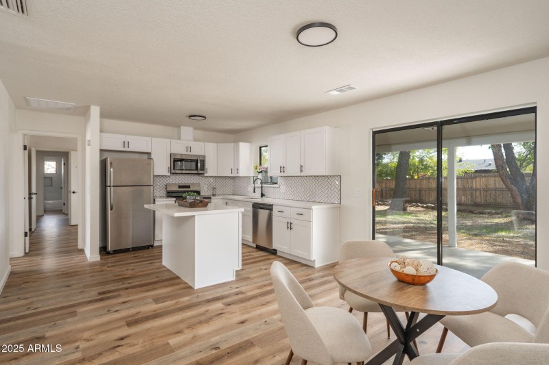 10-web-or-mls-415-w-fir-st