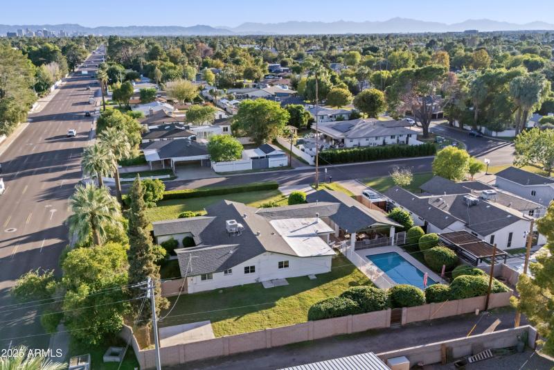 17_7502 n 7th ave-17