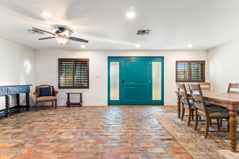 24_7502 n 7th ave-24