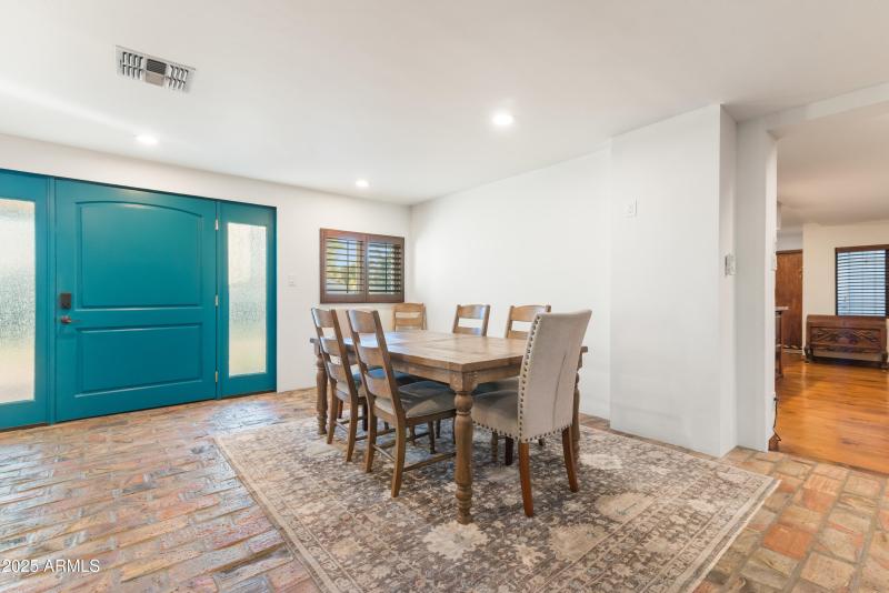 25_7502 n 7th ave-25