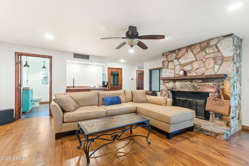 31_7502 n 7th ave-31