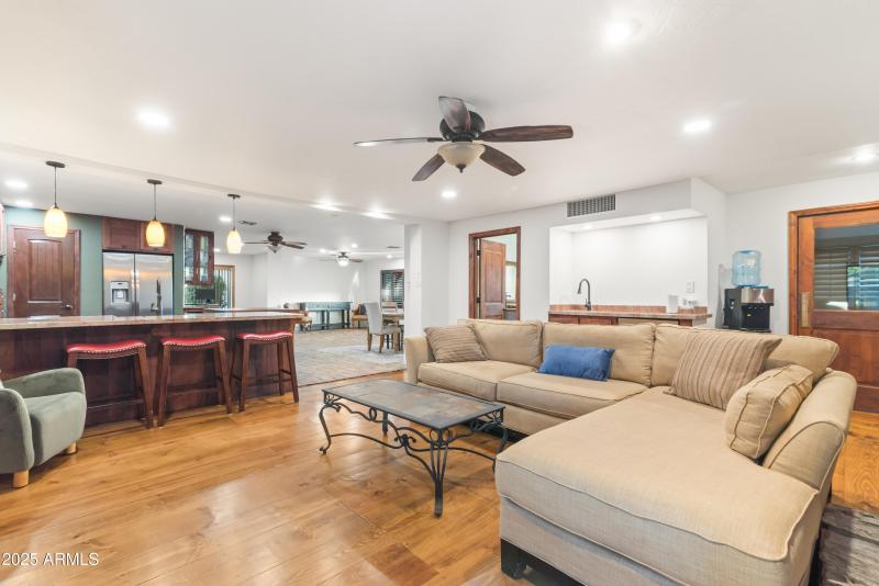 32_7502 n 7th ave-32