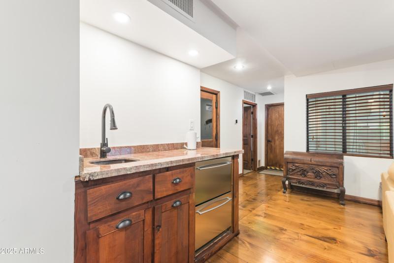 33_7502 n 7th ave-33