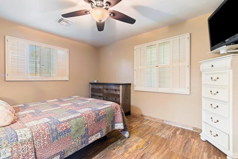 40_7502 n 7th ave-40