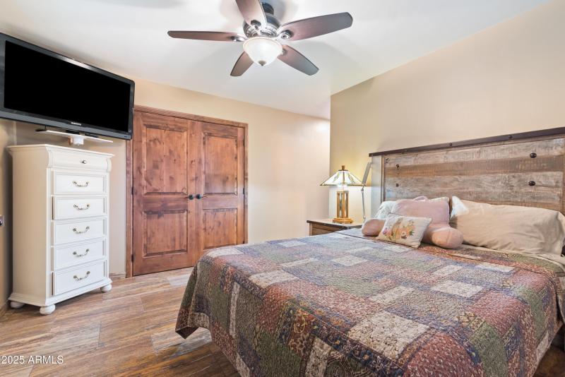 41_7502 n 7th ave-41