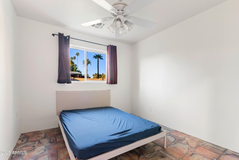 43_7502 n 7th ave-43