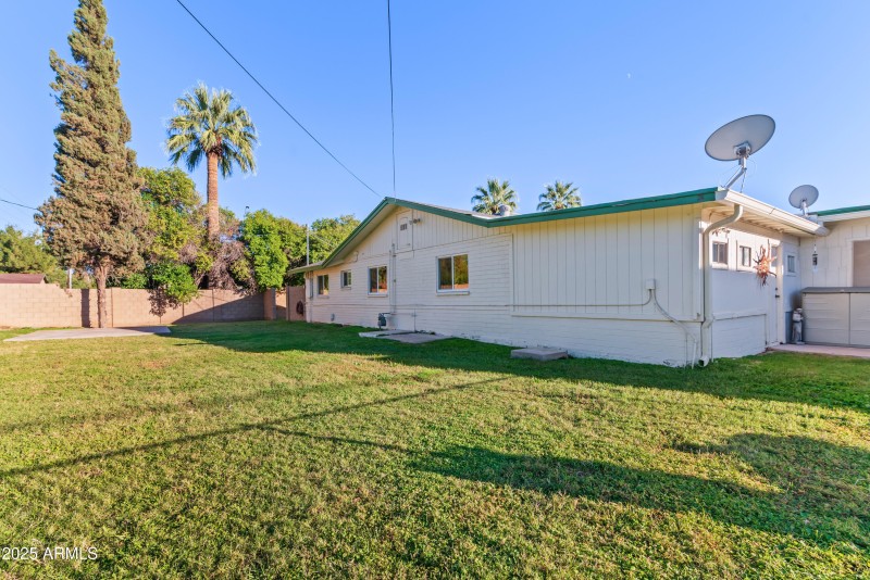 58_7502 n 7th ave-58