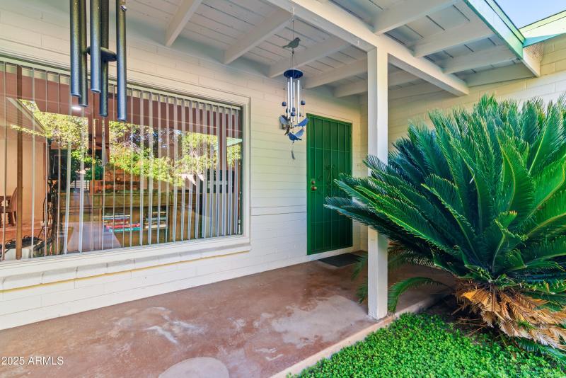 63_7502 n 7th ave-63