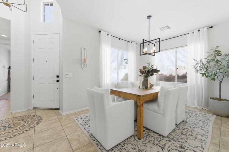 15-web-or-mls-36153 W Merced St-15