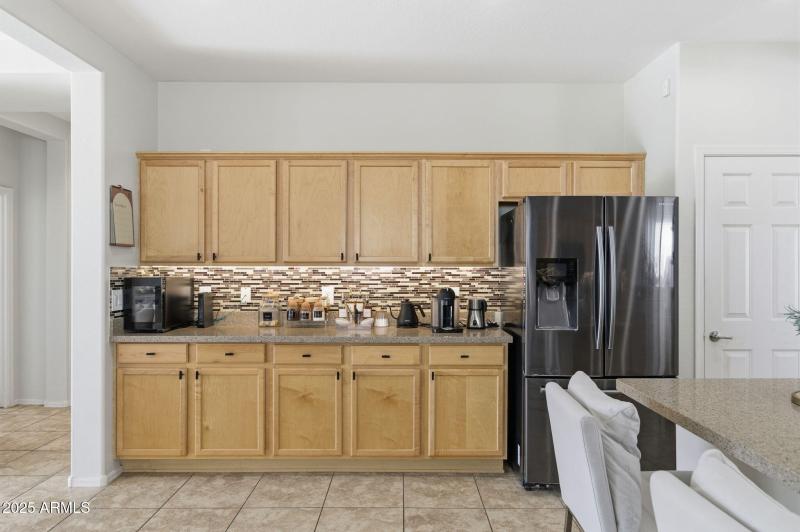 23-web-or-mls-36153 W Merced St-23