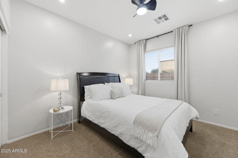 42-web-or-mls-36153 W Merced St-42