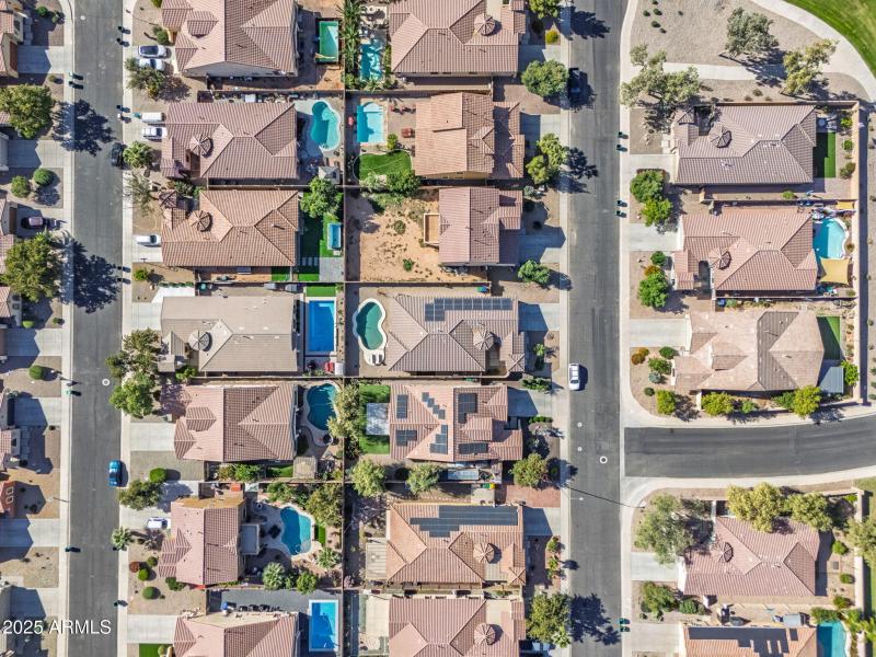 54-web-or-mls-36153 W Merced St-54