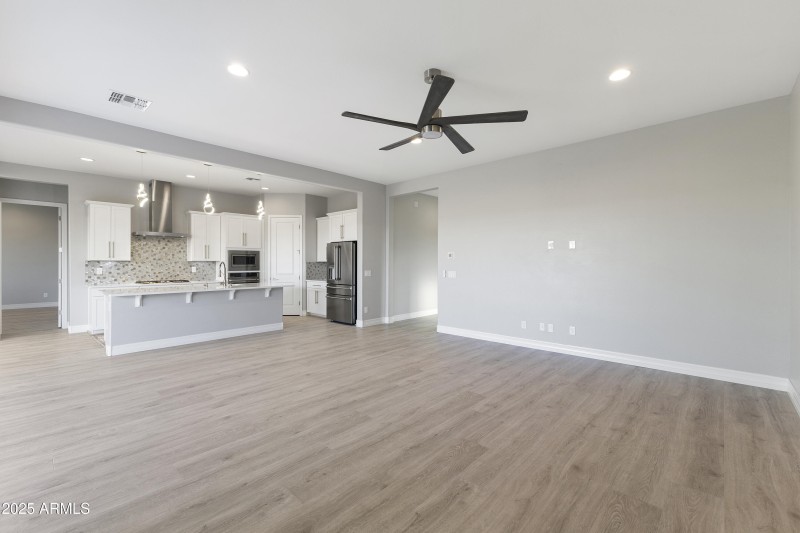 12-11086 W Hadley St