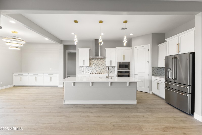 14-11086 W Hadley St