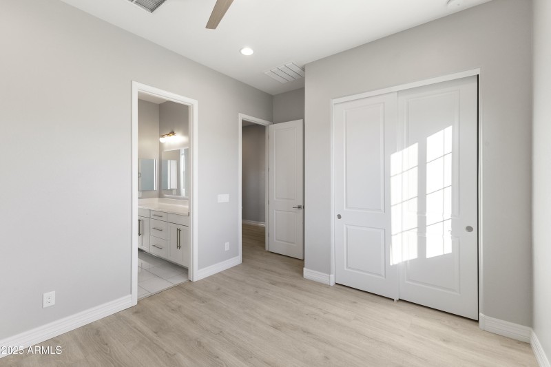 20-11086 W Hadley St