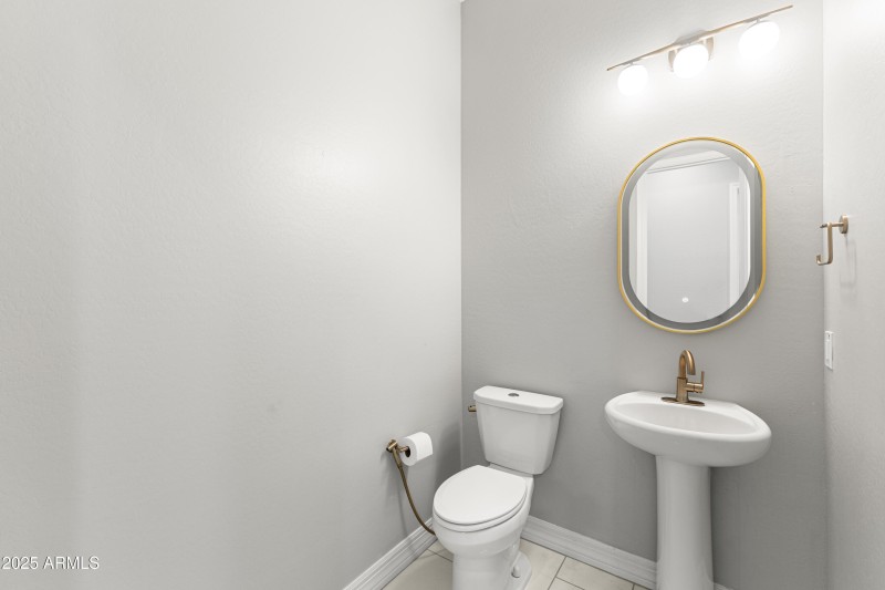 30-11086 W Hadley St