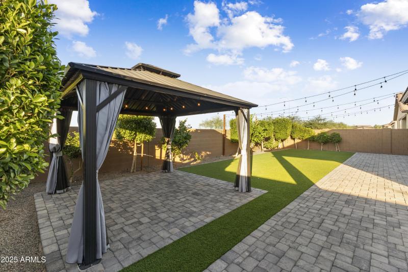 41-11086 W Hadley St