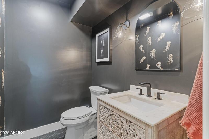 Color-Drenched Powder Bath