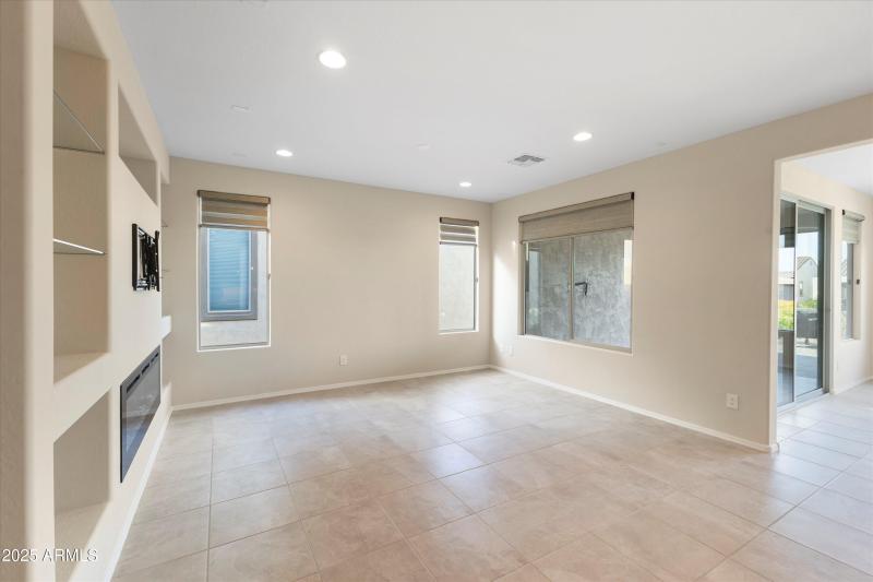 08-21318 N 270th Ave