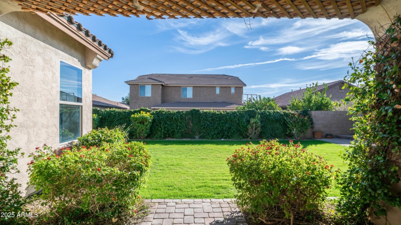 561 W Yellowstone Way Exterior Photos-6