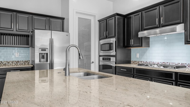 561 W Yellowstone Way (10)