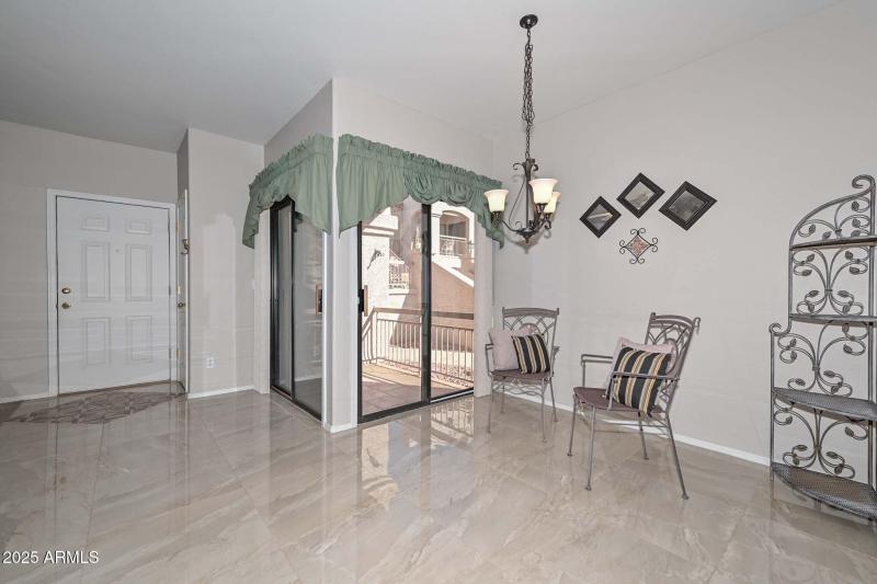 Breakfast Room-Patio