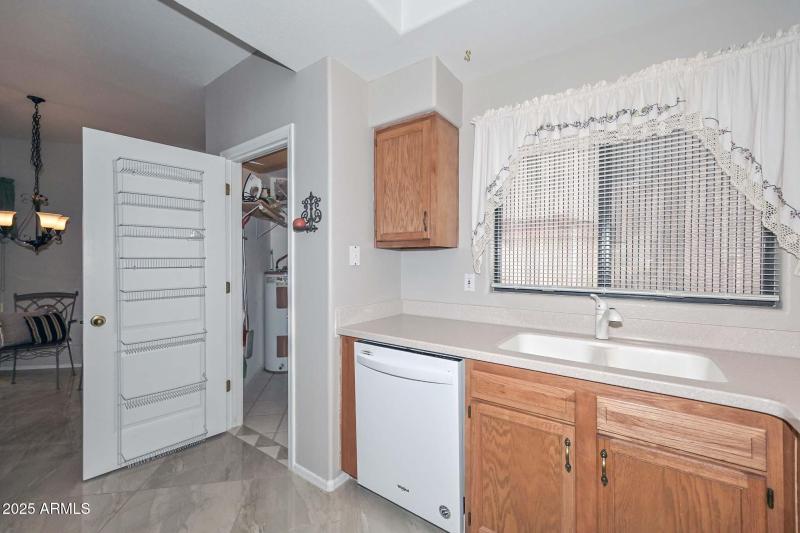 Kitchen-Pantry