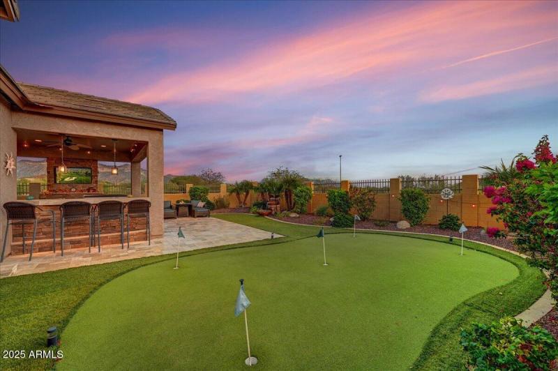 46-Sunset Putting Green