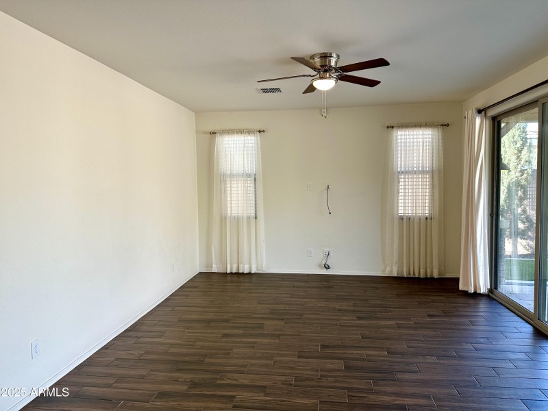 14 - Family room