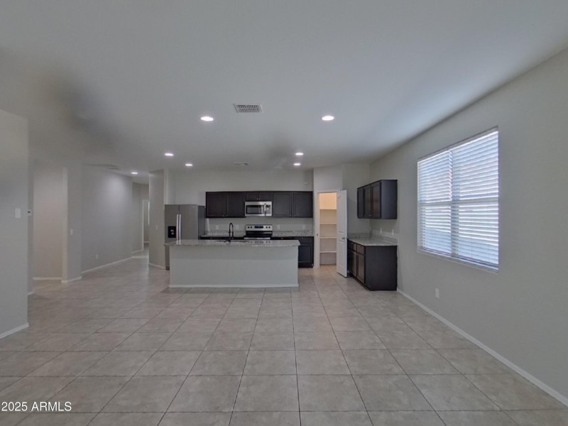 3_pc_S7FgtnJKDl_rXGa4GfGve_other_room_ea