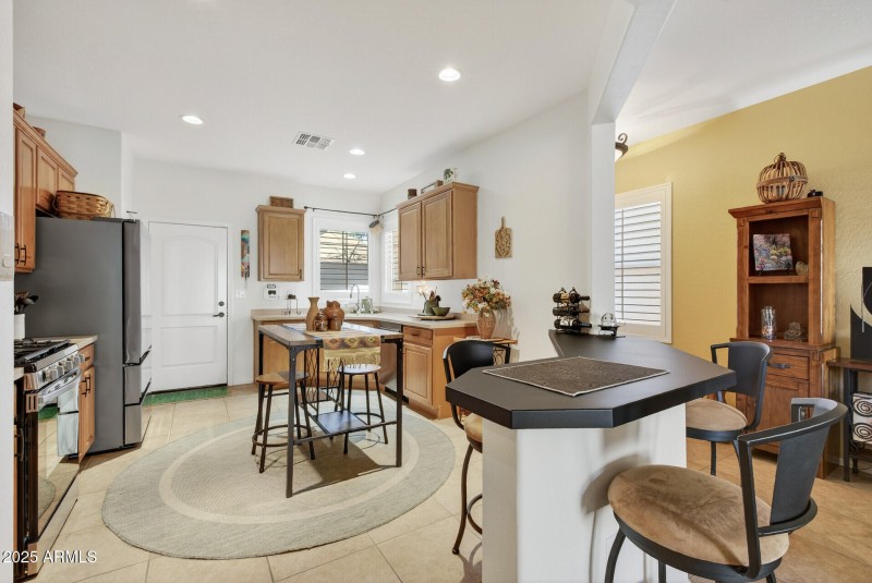 Eat-up kitchen counter