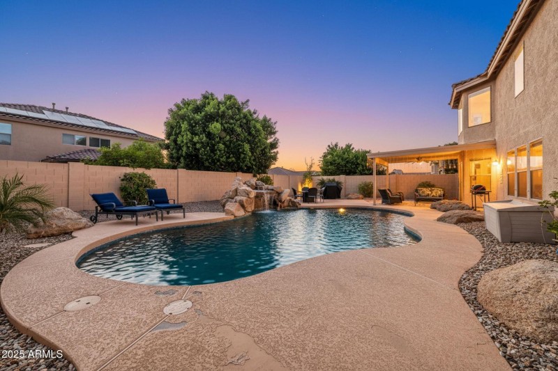 10617 W Daley Ln VT 4