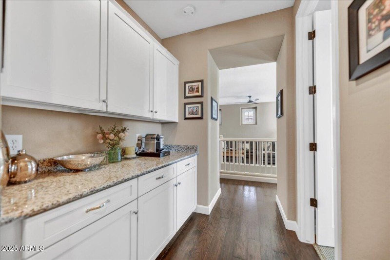 25-Loft Hallway Detail